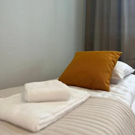 Academy ホテル 4*